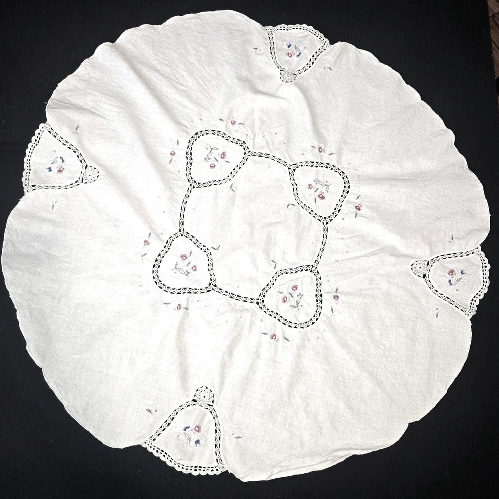 Vintage Round White Tablecloth Topper Embroidered Floral Crochet 31" Cottagecore